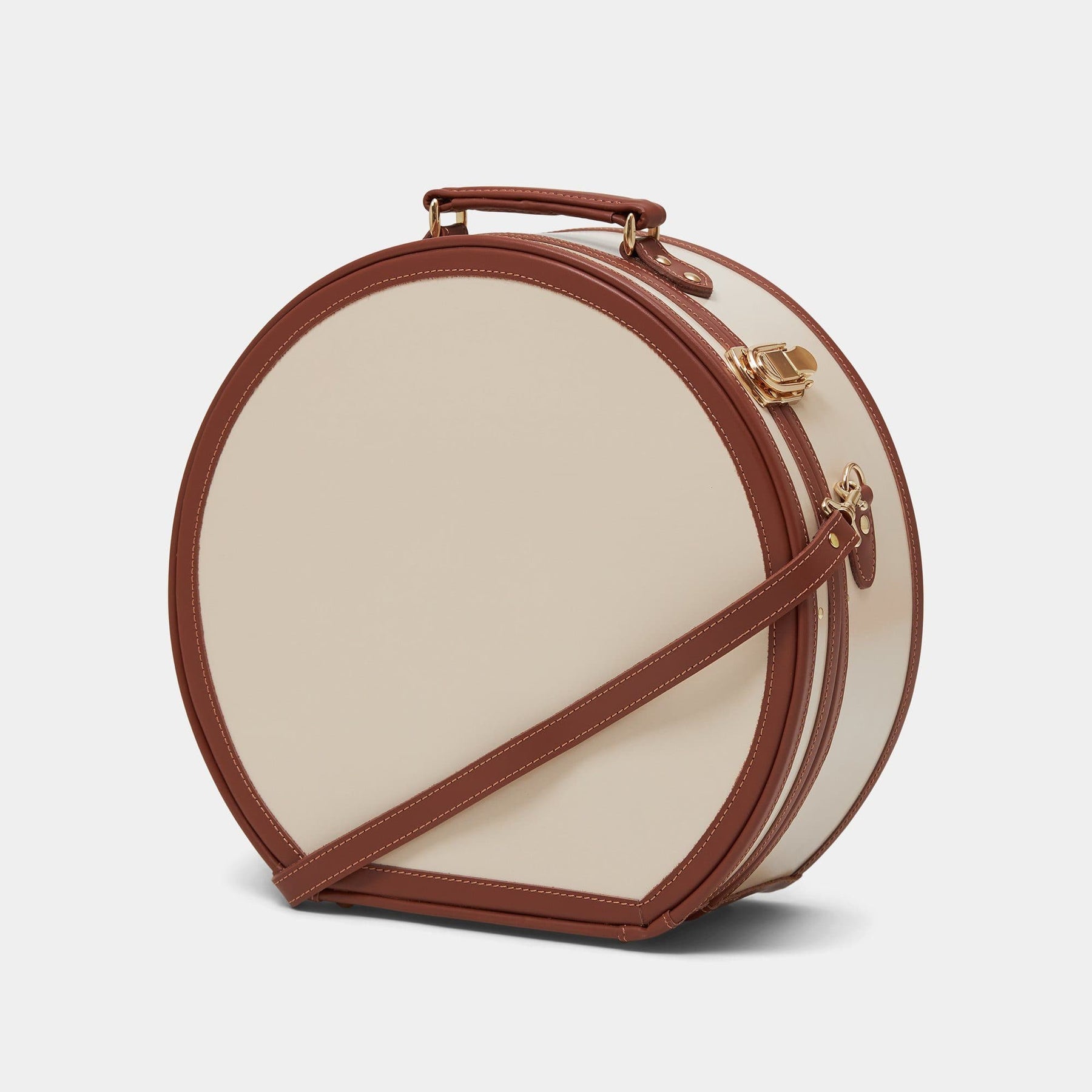 Angled product view of the large hatbox Diplomat leather suitcase in cream with shoulder attachment strap