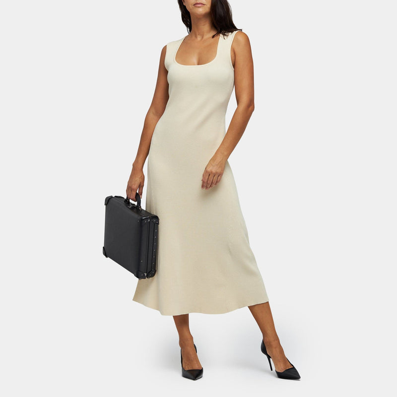 Model with the briefcase Industrialist fibreboard suitcase in black