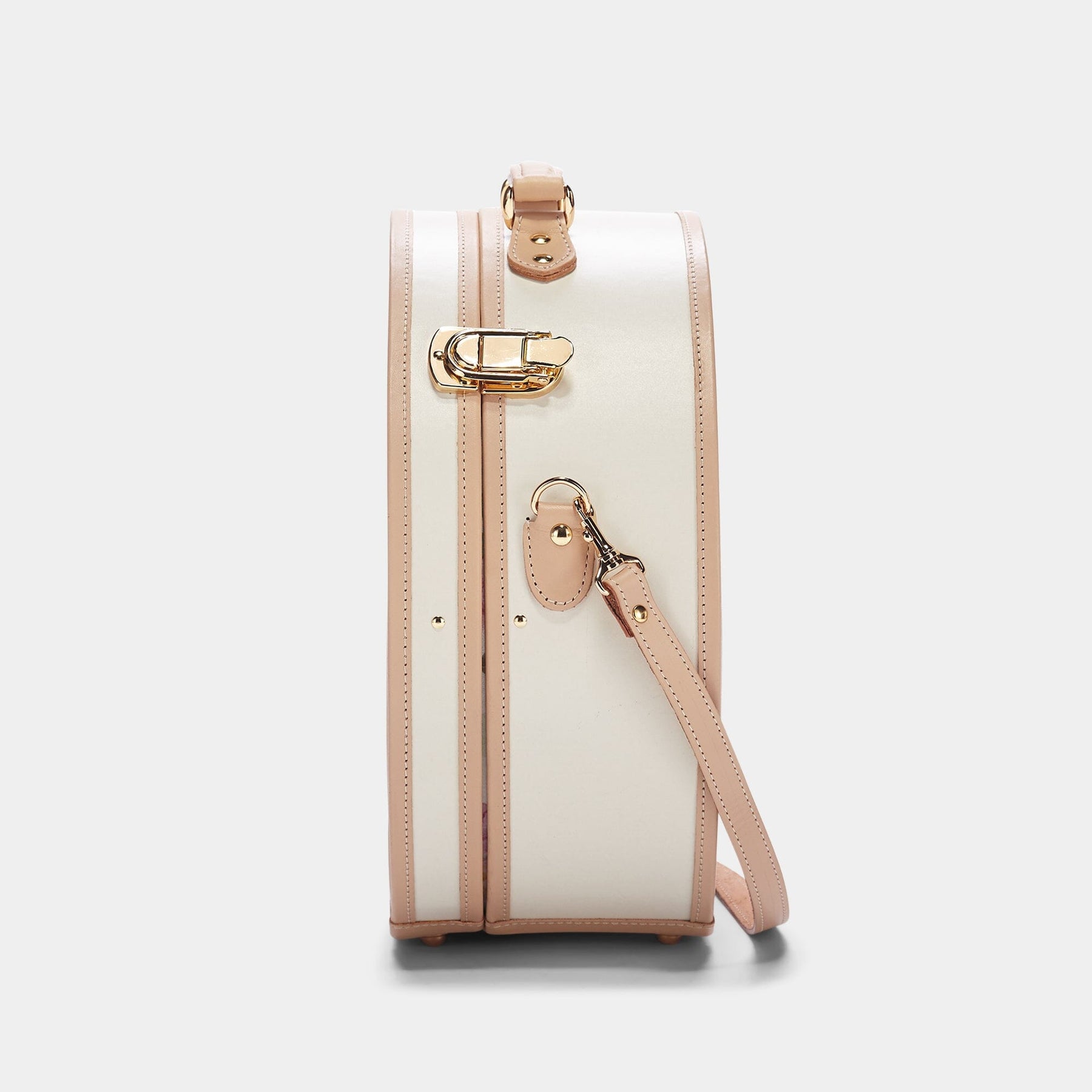 Side product view of the deluxe hatbox Sweetheart fibreboard suitcase in cream with shoulder attachment strap