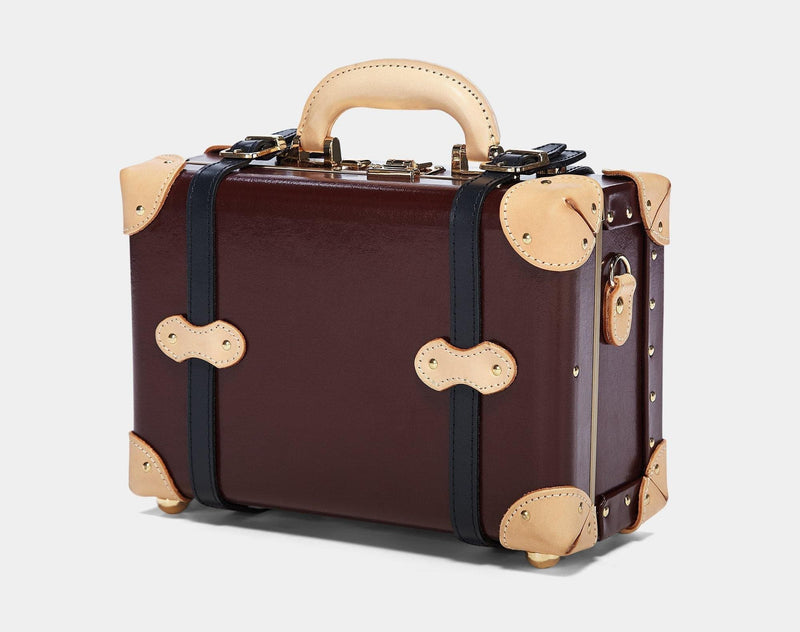 Angled product view of the vanity Architect leather suitcase in burgundy