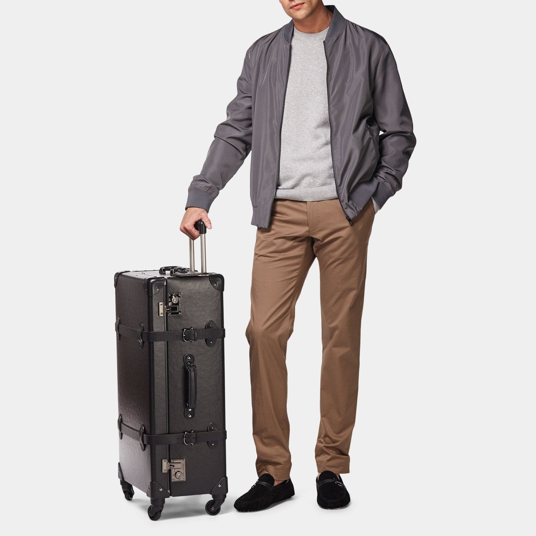 Male model with the check-in spinner Industrialist fibreboard suitcase in black 