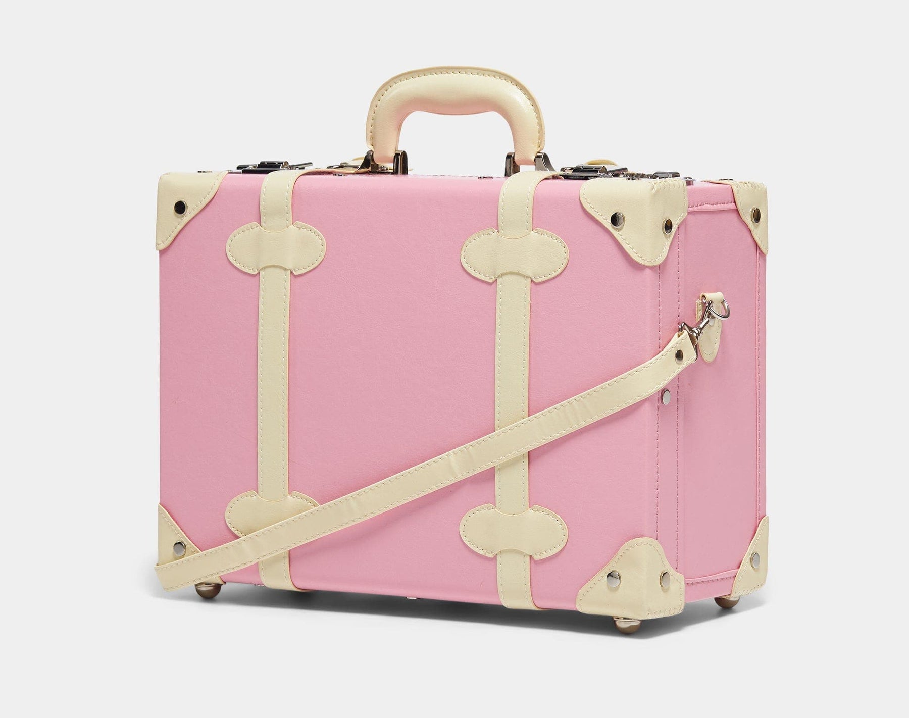 Angled product view of the overnighter Entrepreneur vegan leather suitcase in  pink with shoulder attachment strap